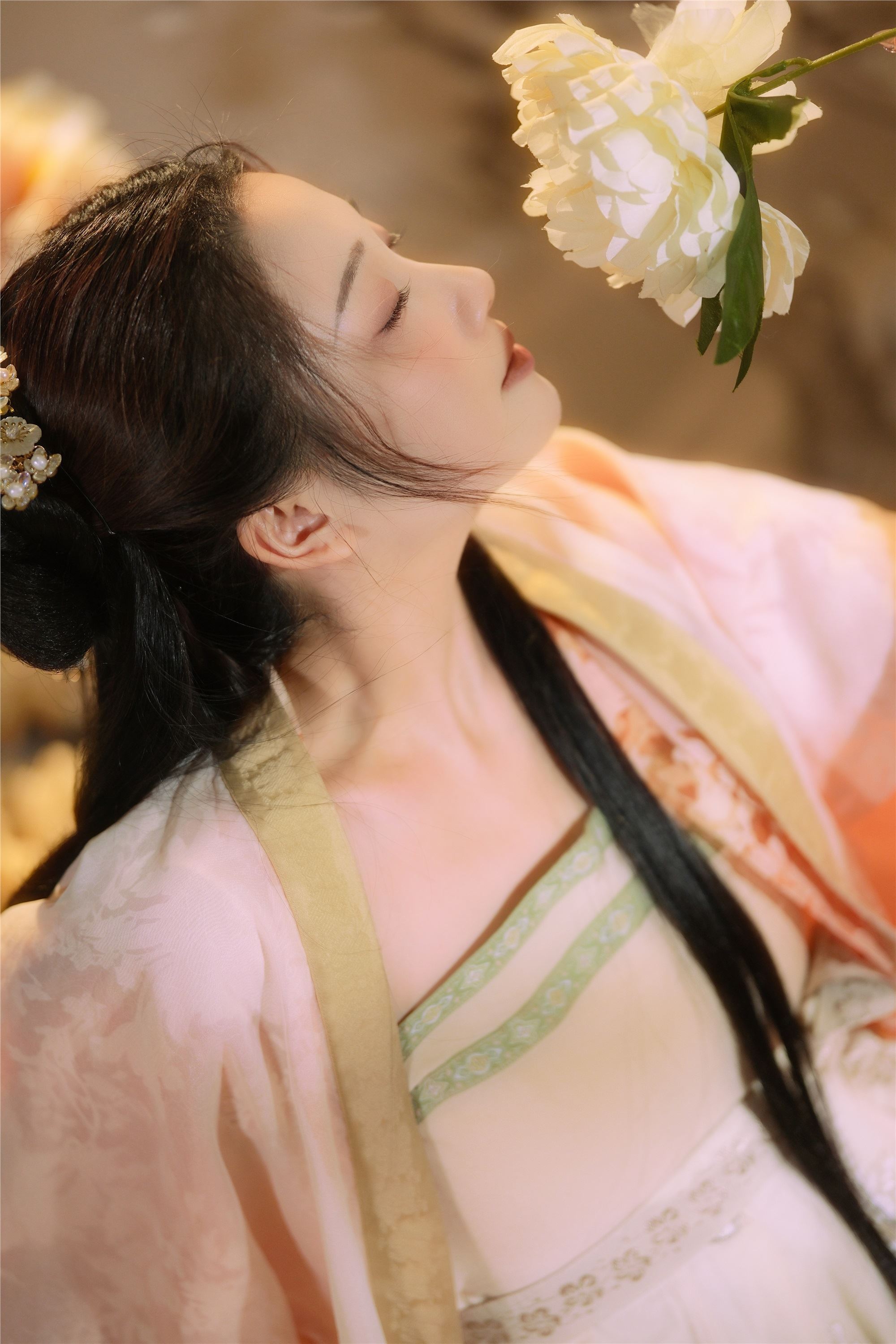 YITUYU艺图语 2025.01.11 花吻 安九鱼